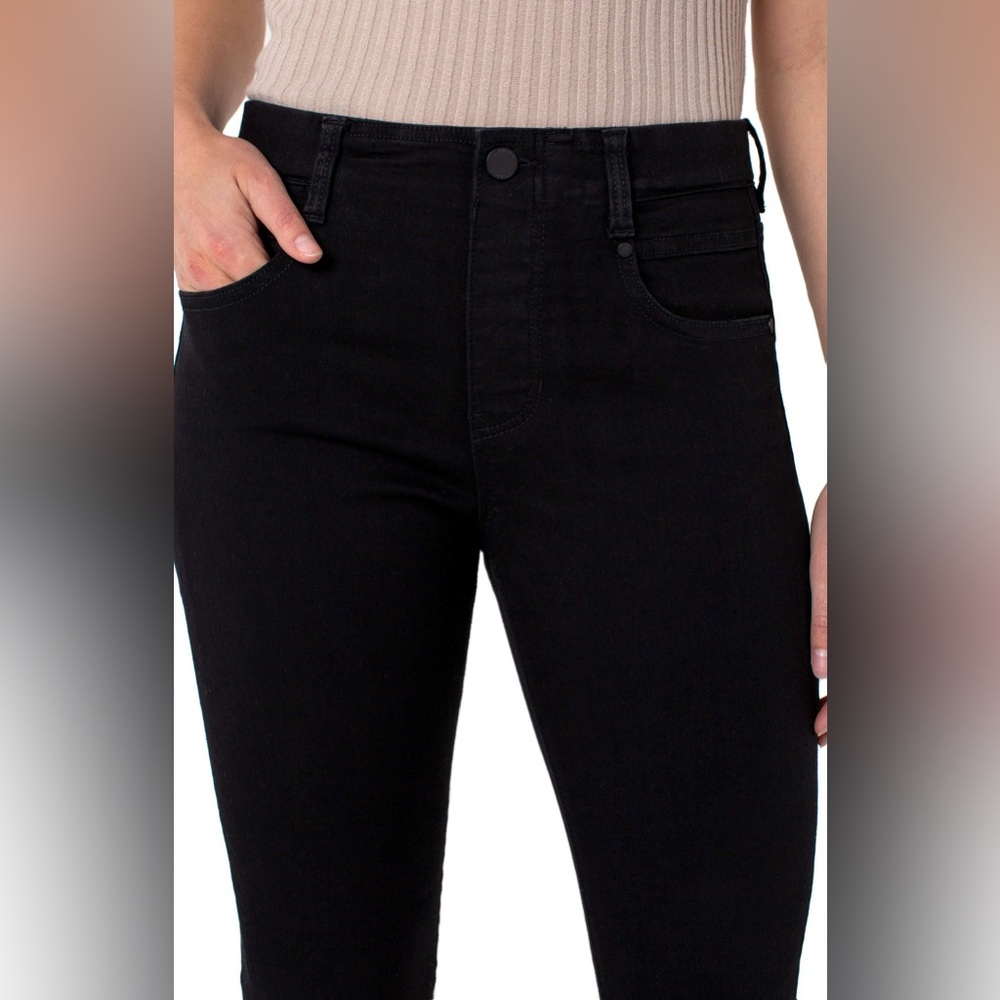 NWT Liverpool Black Skinny Jeans Sleek Modern Fit